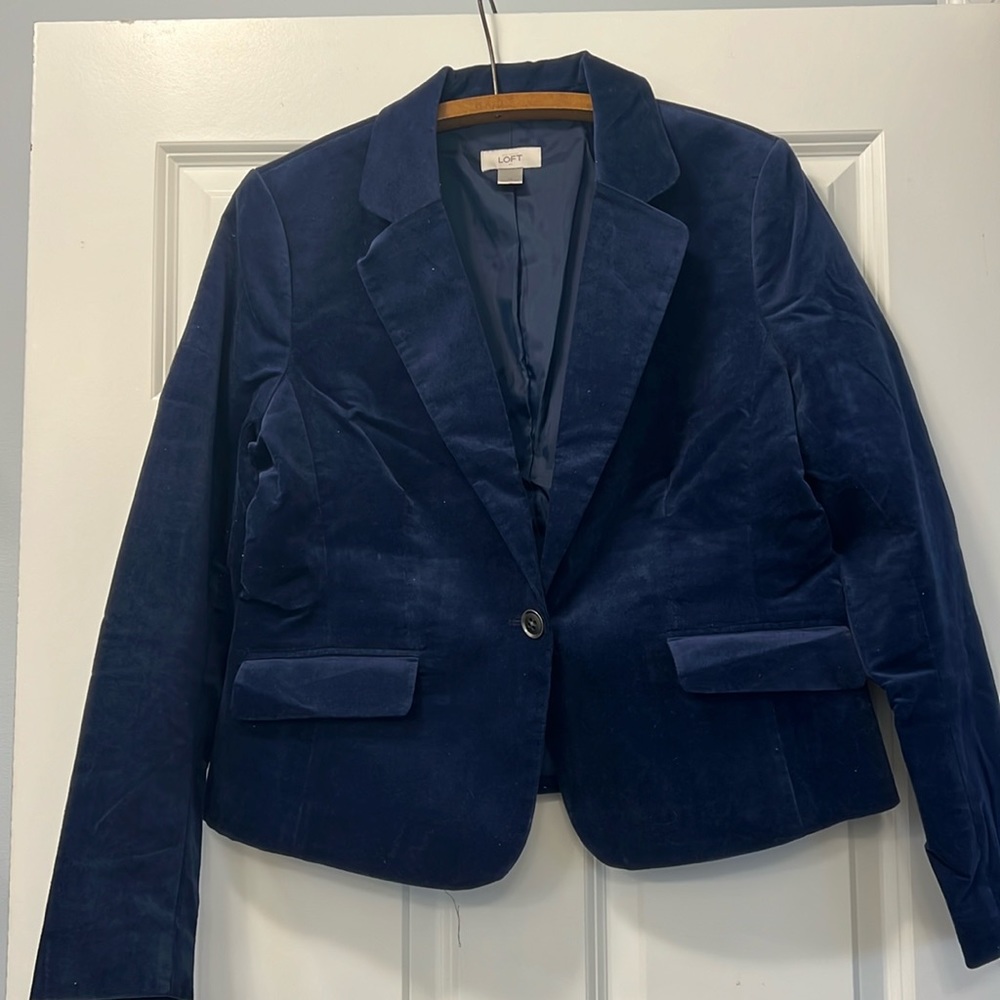 Ann Taylor LOFT Lined  "Velvet" single button baby blazer.